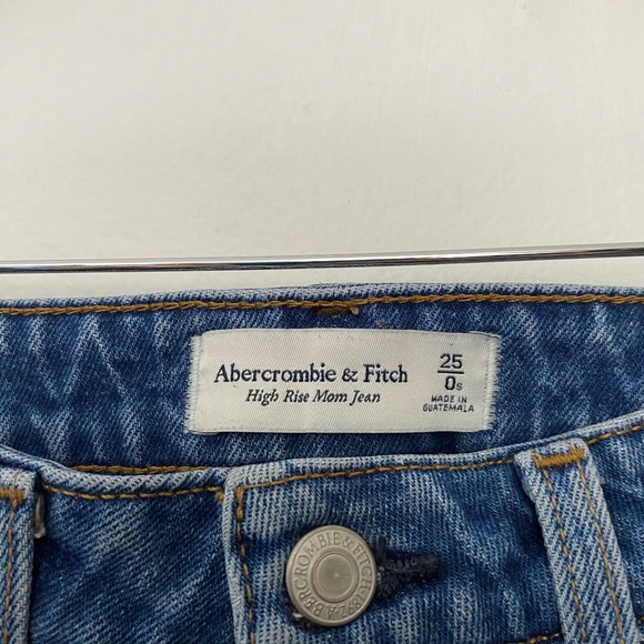 Abercrombie & Fitch High Rise Mom Jeans Distressed Curve Love - Picture 3 of 5